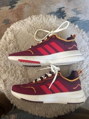 Adidas Cloudfoam Woman’s  Burgundy/Gold Running Shoes Sz 6 PRRFECT